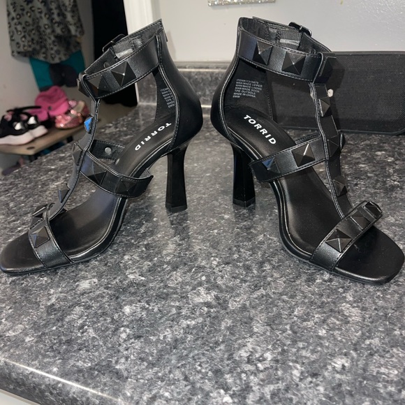 Torrid size 6 Wide Width Crystal embellished 4”heel sandals - Picture 4 of 7